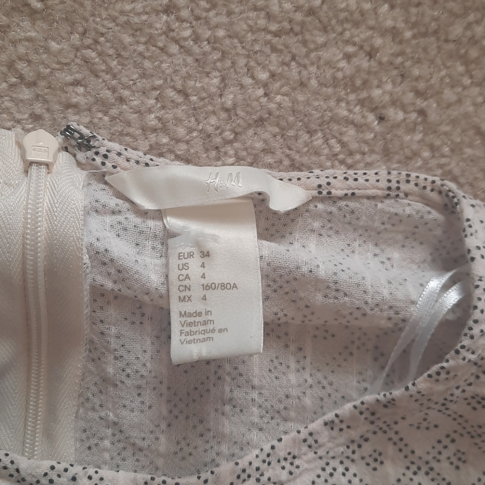 Dress‎ - Picture 3 of 6